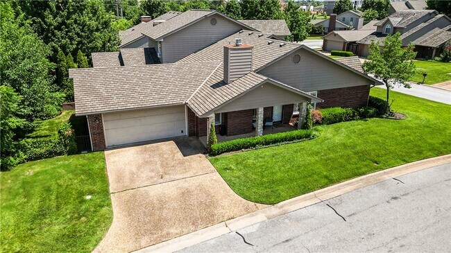 Building Photo - 2 S Prairie Dunes Dr