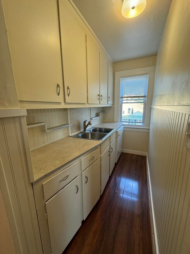 Building Photo - 321 Calef Rd