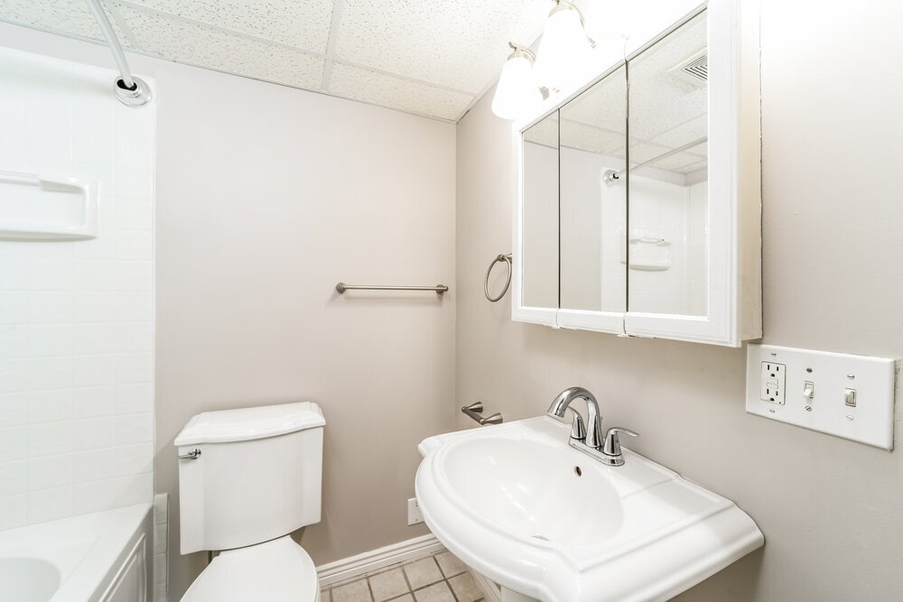 Building Photo - 7747 S Briar Dr