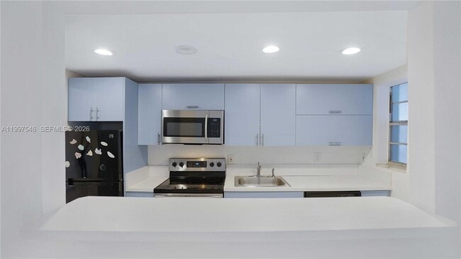 Building Photo - 1340 Lincoln Rd