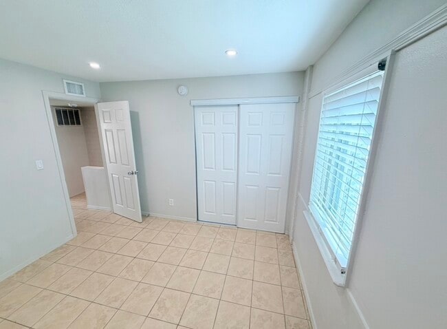 Building Photo - SAGO GARDENS