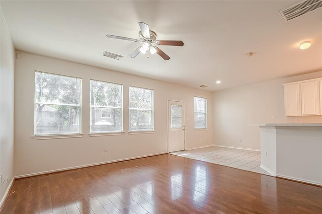 Building Photo - 14 Scenic Brook Ct