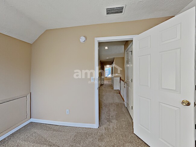 Building Photo - 620 Woodhaven Dr