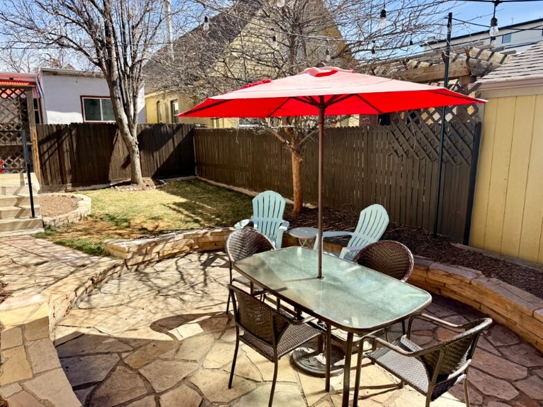 Building Photo - 520 E Dakota Ave