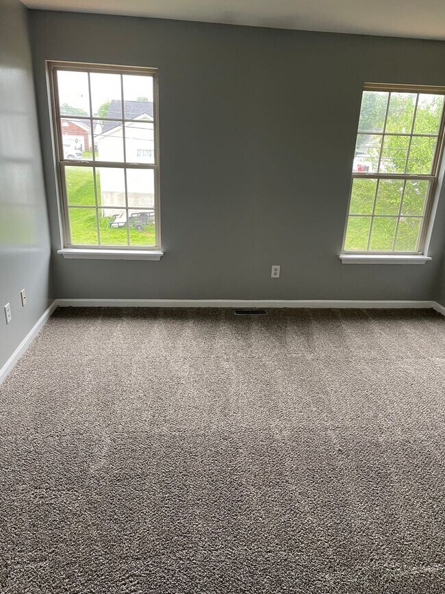 Building Photo - 118 Lowell Ct