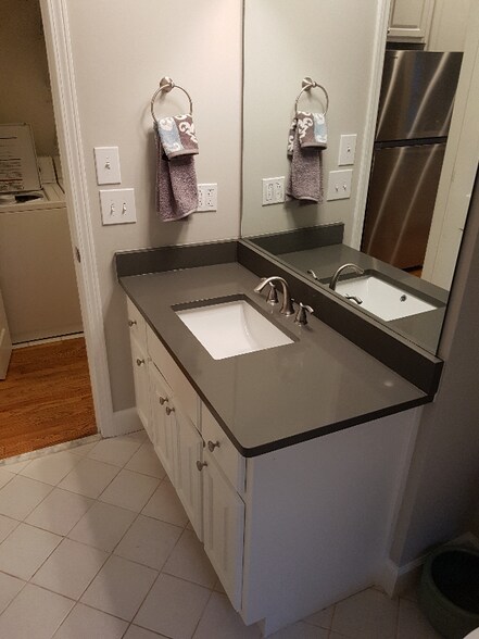 Building Photo - 336 5th St NE