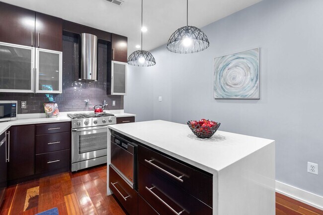 Building Photo - Stylish 2-Level Condo with Private Yard & Chef’s Kitchen Near Petworth Metro!