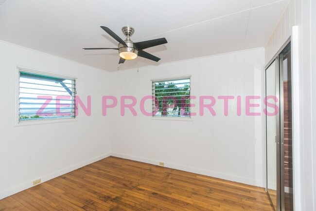 Building Photo - 1555 Moani St