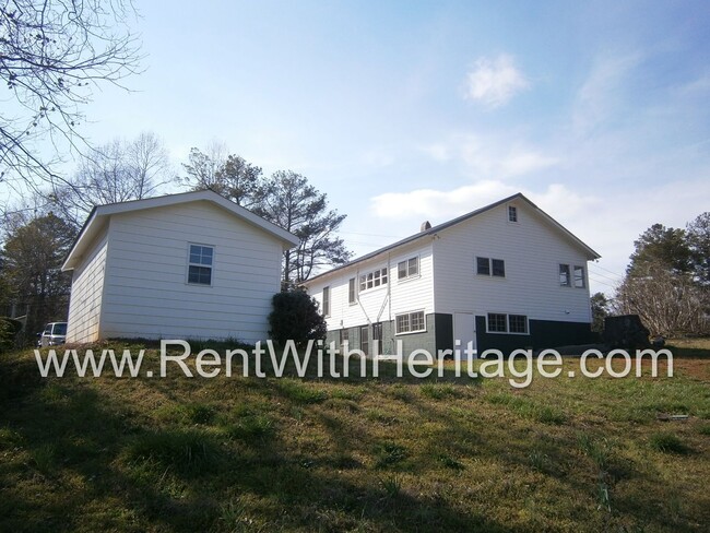 Building Photo - GORGEOUS RANCH/ GRAND PA'S BUNGELOW/ 1.6 ACRES/ FRONT PORCH/ PRIVATE YARD