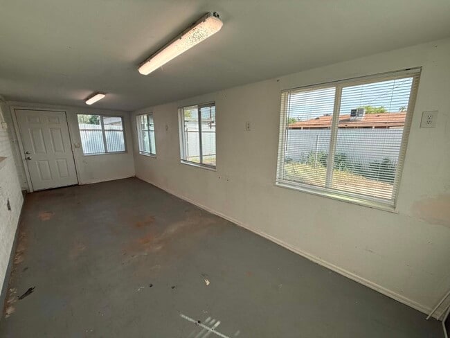 Building Photo - 4634 E Montecito St
