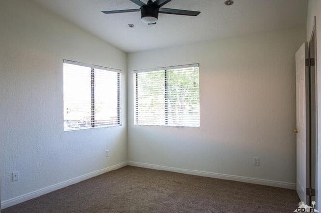 Building Photo - Beautiful 2-Bedroom Condo in Gated Saddleb...
