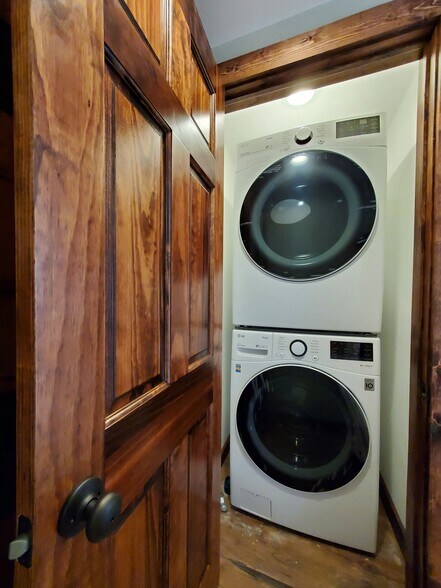 Building Photo - 189 E 2nd St