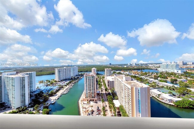 Building Photo - 15901 Collins Ave