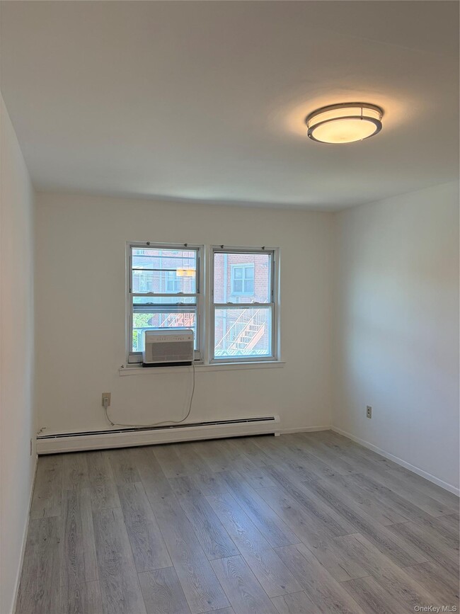 Building Photo - 2735 Cropsey Ave