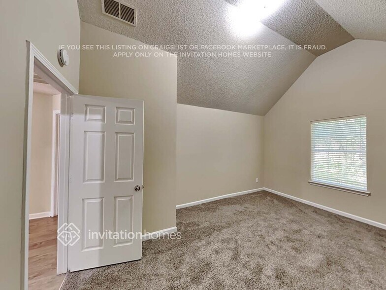 Building Photo - 6767 Mancha St