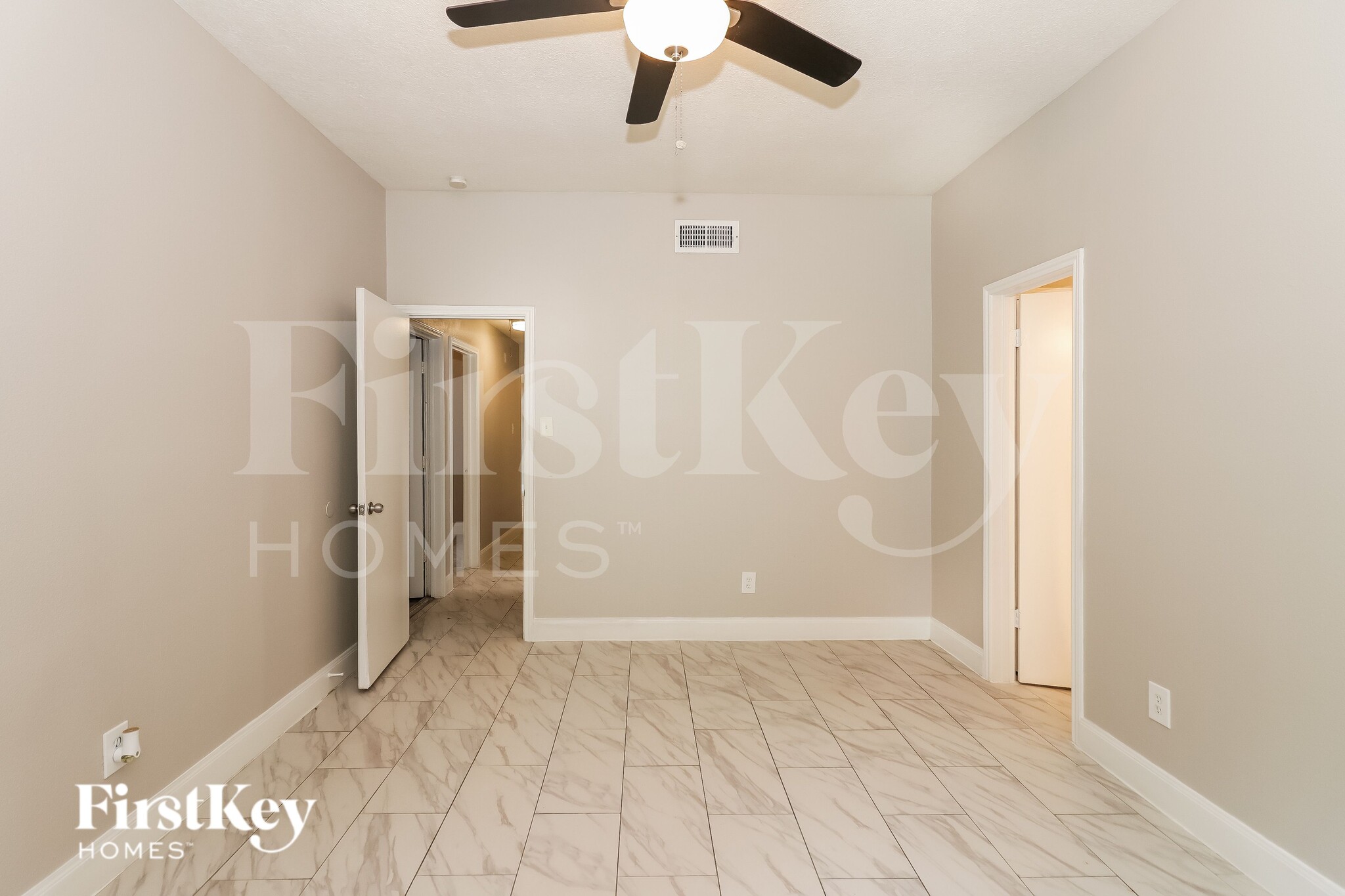 Building Photo - 15422 Pebble Lake Dr