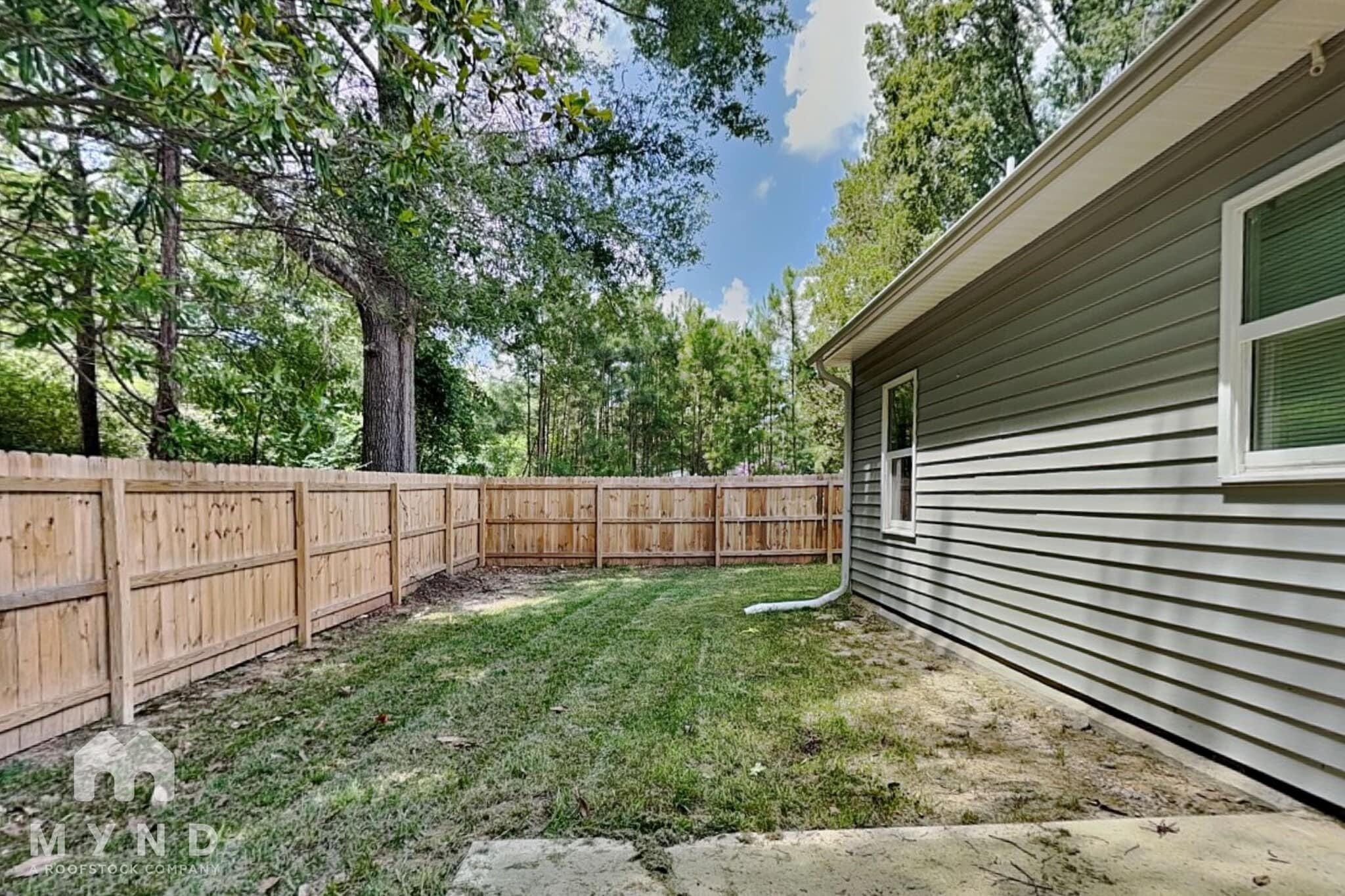 Building Photo - 420 E Cedar Ave