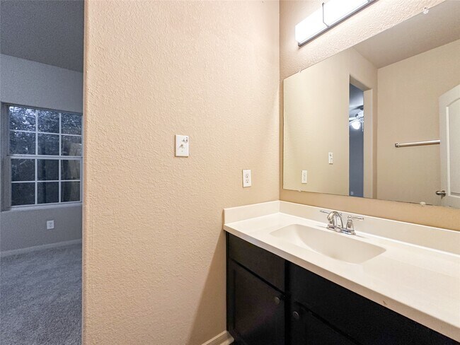 Building Photo - 16771 Mammoth Springs Dr