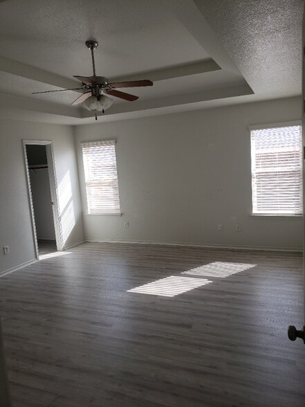 Building Photo - 1121 Dixon Cir