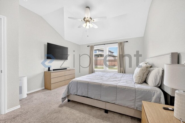 Building Photo - 2650 Streamside Dr