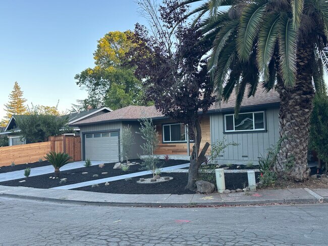 Building Photo - 2322 Parkwood Ct