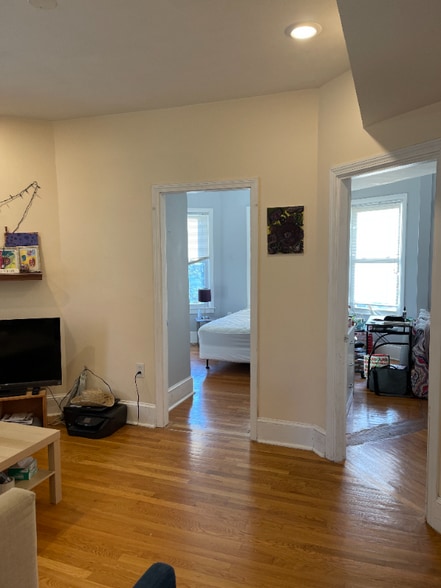 Building Photo - 21 Rossmore St