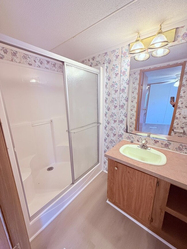 Building Photo - Single Wide Home 5 minutes to Wrightsville Beach and UNCW 2 bedroom with deck