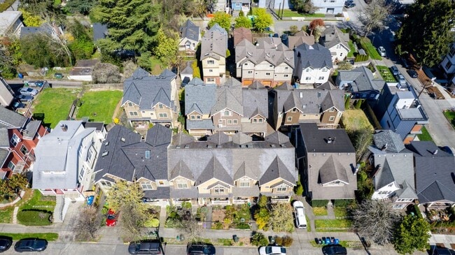 Building Photo - 3Bd/3Ba Seattle Townhouse