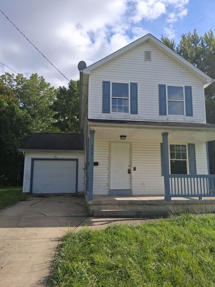 Primary Photo - 133 W Warren Ave