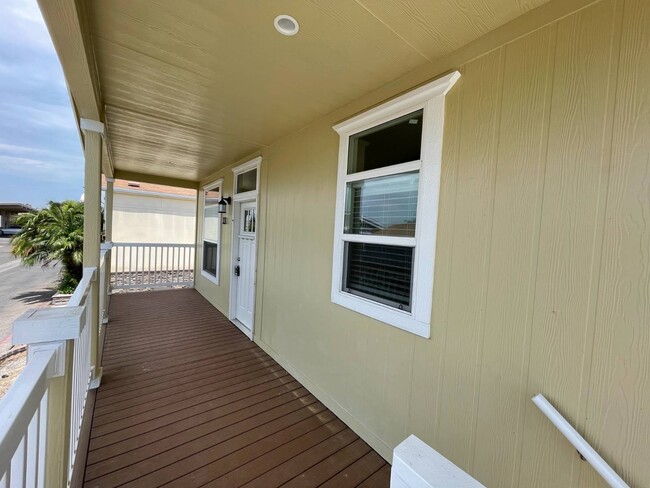 Building Photo - 33 Magnolia Via