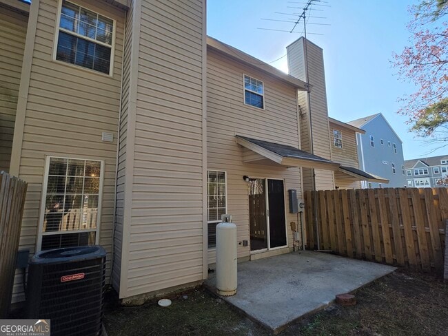 Building Photo - 102 Towne Pk Dr