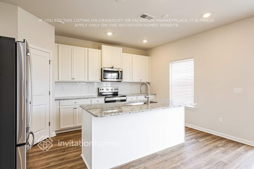 Building Photo - 209 White Flds Ave