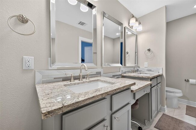 Building Photo - 9400 Doliver Dr