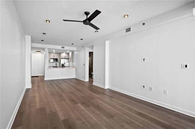 Building Photo - 3338 Peachtree Rd NE