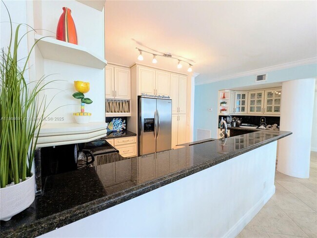 Building Photo - 3725 S Ocean Dr