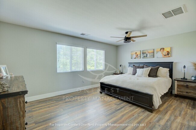 Building Photo - Lincoln Crossing, 4 bedroom 2.5 bath