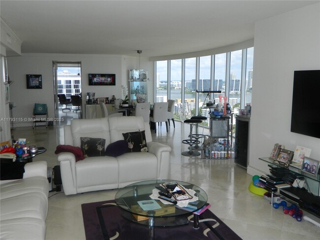 Building Photo - 17555 Collins Ave