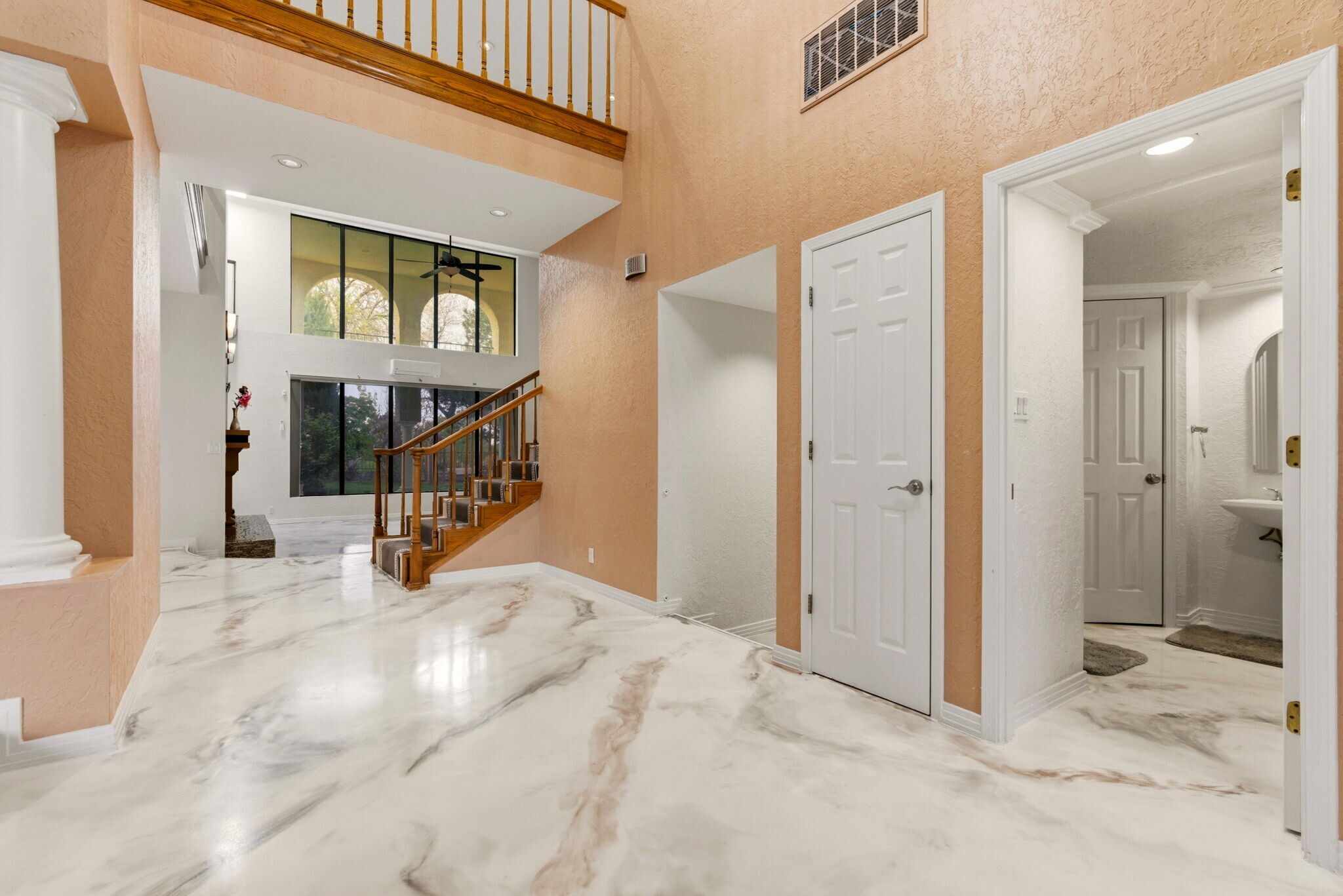 Building Photo - 9706 Tanoan Dr NE