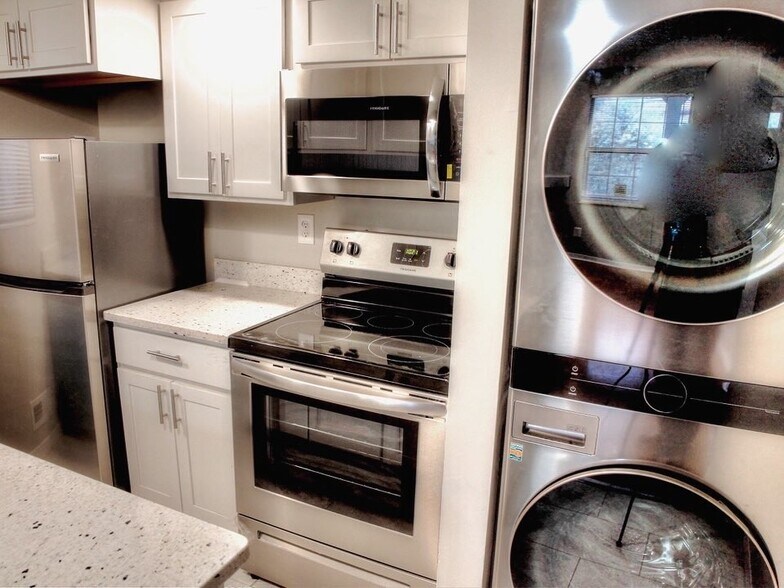 Building Photo - 306 E 17th Ave