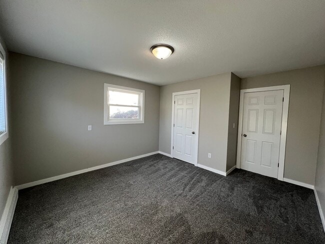 Building Photo - Recently Renovated 1-bed, 1-bath Apartment with Garage