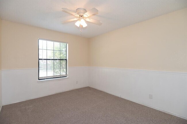 Building Photo - 1013 Ramble Creek Dr