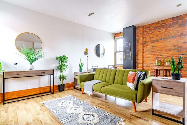 Building Photo - 1180 N High St