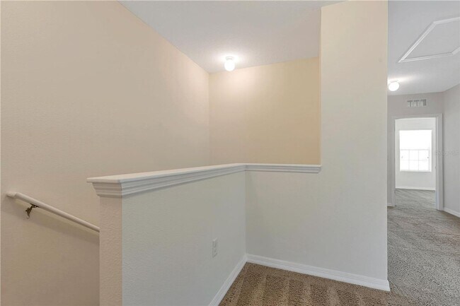 Building Photo - Beautiful, Clean and ready for move in 3/3/1cg Townhouse