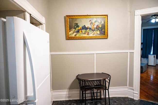 Building Photo - 1331 S Floyd St