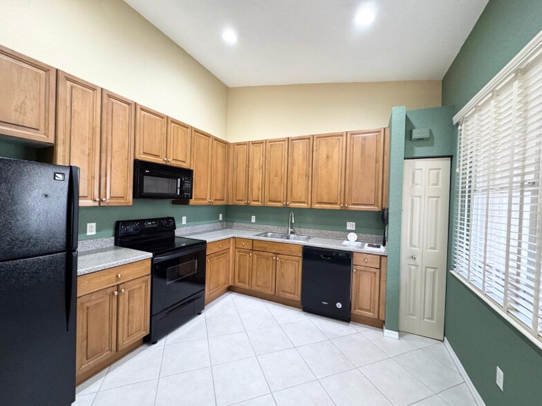 Building Photo - 8654 Lineyard Cay