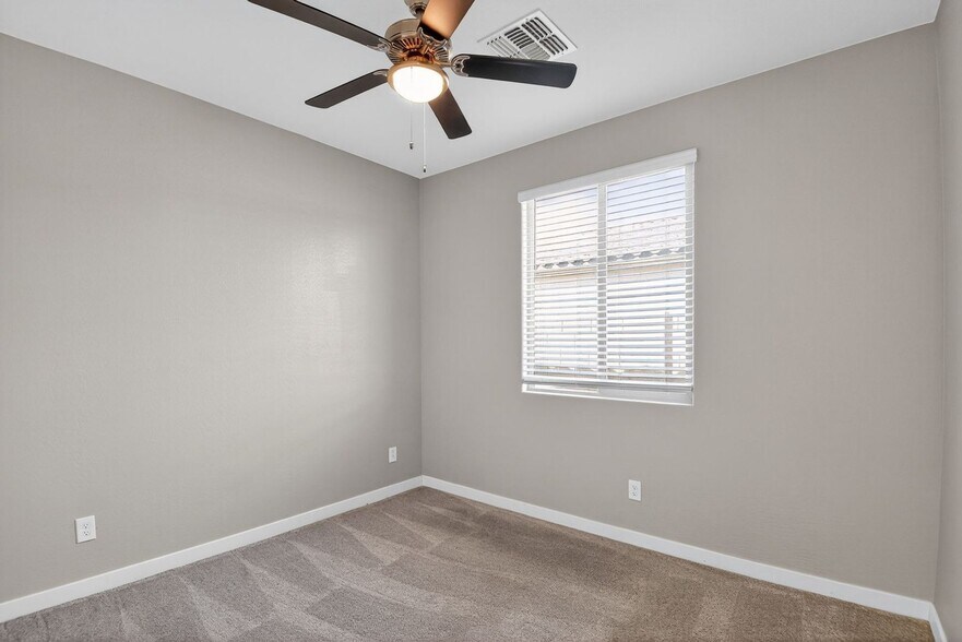 Building Photo - 10810 W Grant St