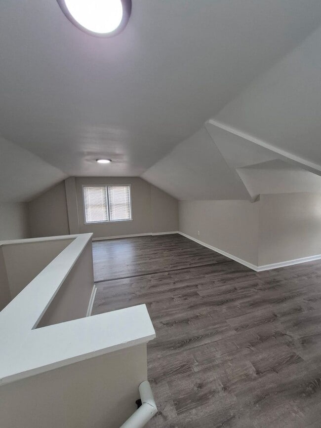 Building Photo - Freshly Renovated 3-Bedroom Home – Quality...