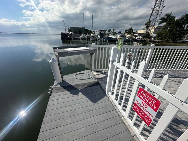 Building Photo - Riverside Community Essex House