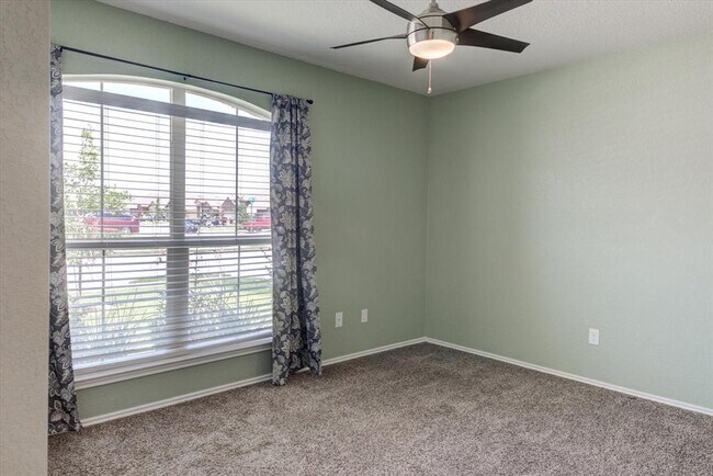 Building Photo - 403 Kyra Ln