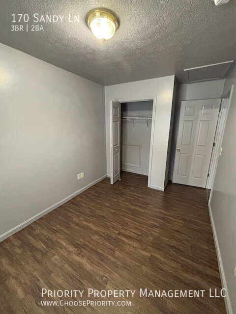 Building Photo - 170 Sandy Ln